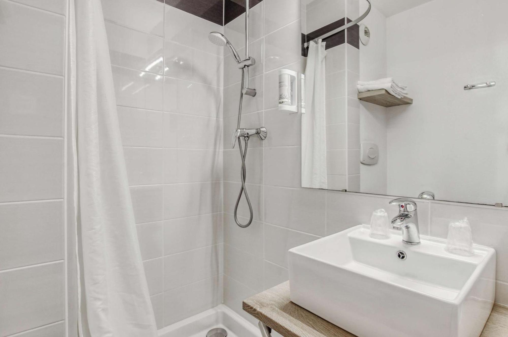 Brit Hotel Clermont-lʼHérault Екстериор снимка